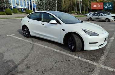 Седан Tesla Model 3 2022 в Ровно