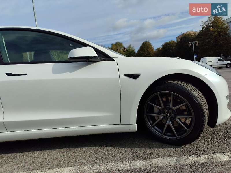 Седан Tesla Model 3 2022 в Рівному