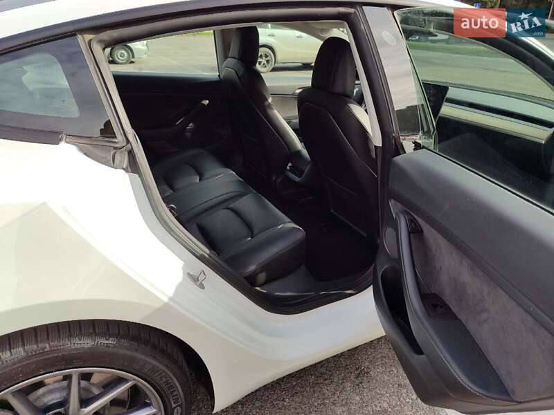 Седан Tesla Model 3 2022 в Рівному