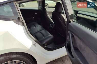 Седан Tesla Model 3 2022 в 