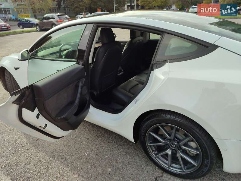 Седан Tesla Model 3 2022 в Рівному