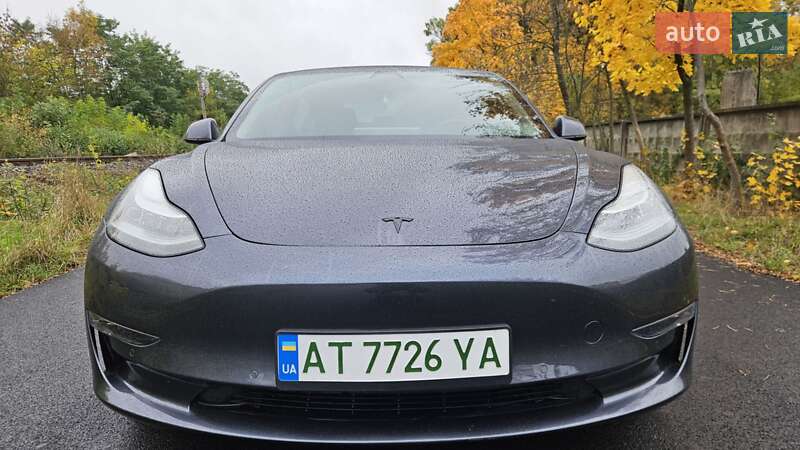 Седан Tesla Model 3 2020 в Коломиї