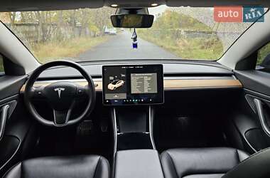 Седан Tesla Model 3 2020 в 