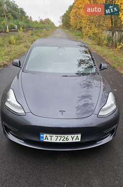 Седан Tesla Model 3 2020 в 