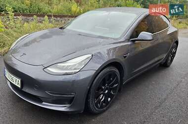 Седан Tesla Model 3 2020 в 