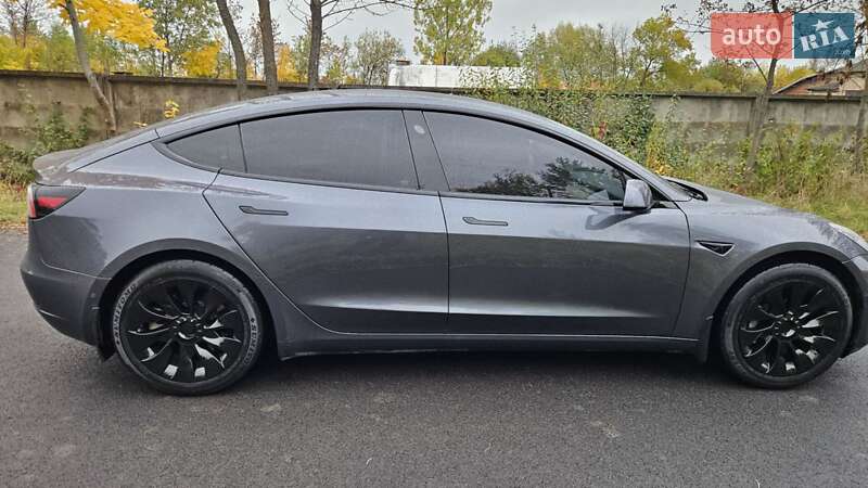 Седан Tesla Model 3 2020 в Коломиї