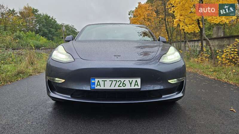 Седан Tesla Model 3 2020 в Коломиї