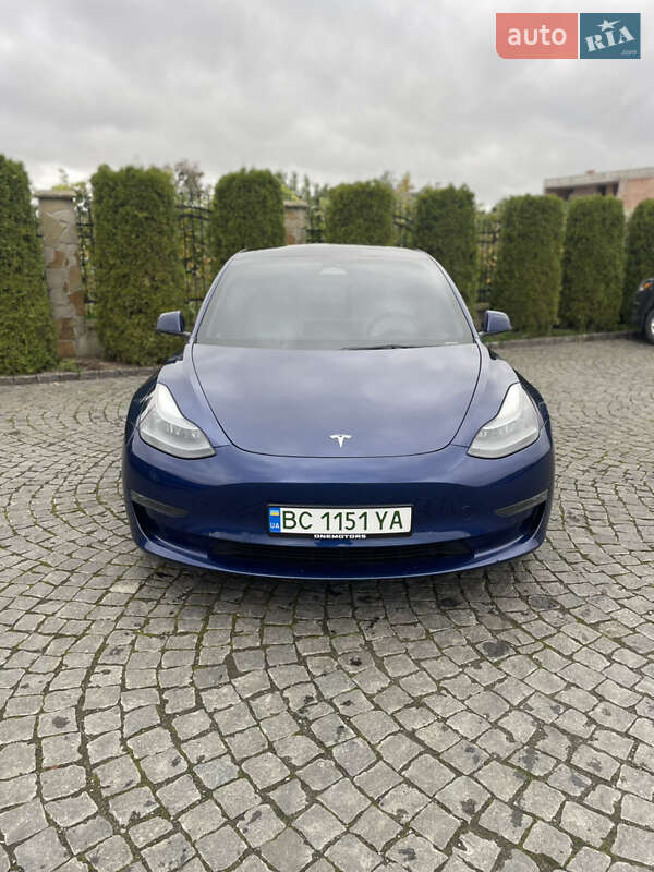Седан Tesla Model 3 2022 в Жовкве