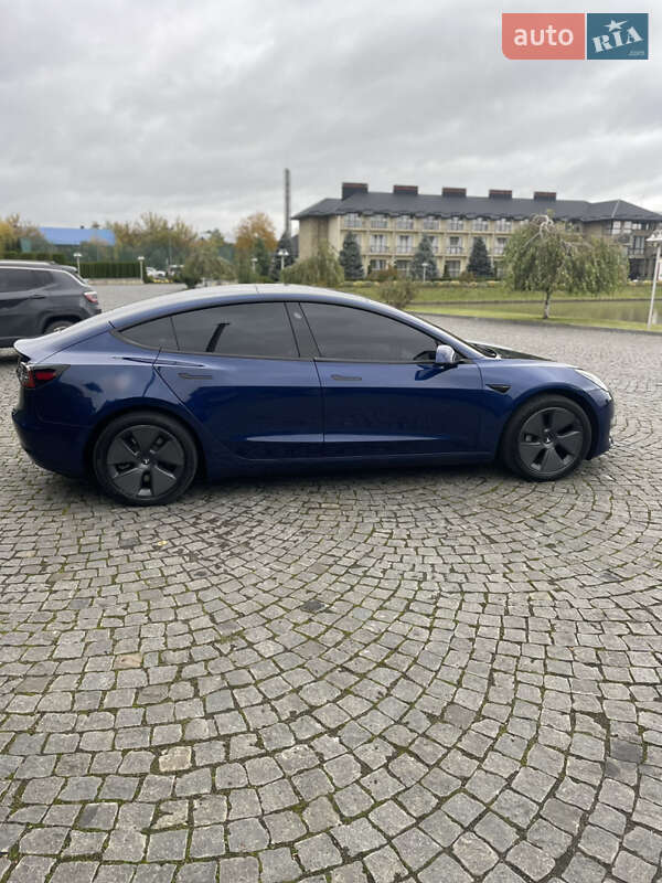 Седан Tesla Model 3 2022 в Жовкве