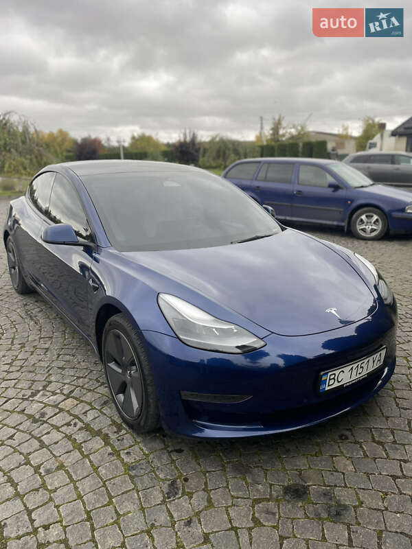 Седан Tesla Model 3 2022 в Жовкве