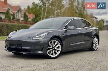 Седан Tesla Model 3 2020 в 