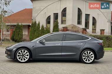 Седан Tesla Model 3 2020 в 