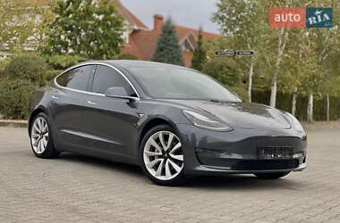 Седан Tesla Model 3 2020 в 