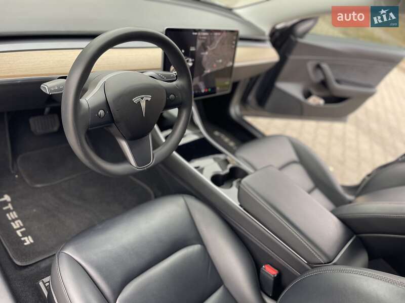 Седан Tesla Model 3 2020 в Одесі