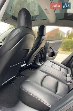 Седан Tesla Model 3 2020 в 