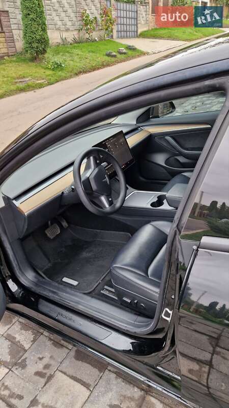 Седан Tesla Model 3 2021 в Ровно