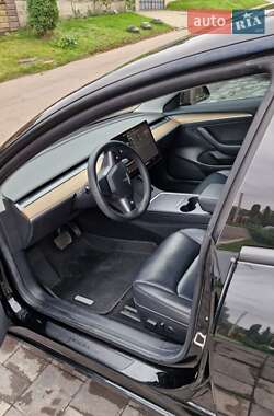 Седан Tesla Model 3 2021 в 