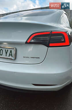 Седан Tesla Model 3 2019 в Сумах