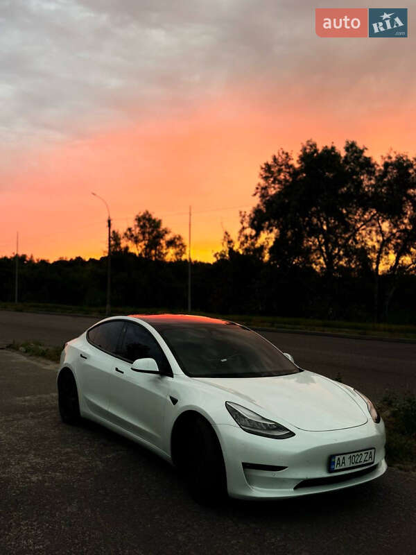Седан Tesla Model 3 2018 в Києві