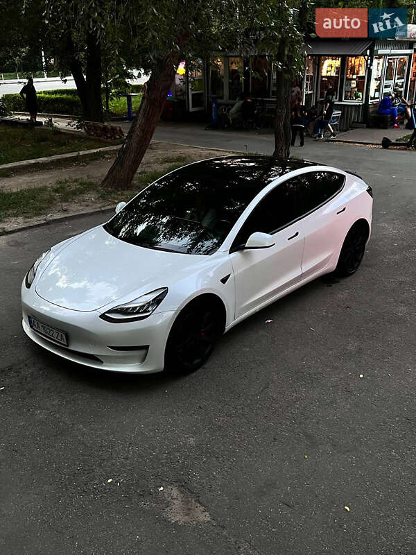 Седан Tesla Model 3 2018 в Києві