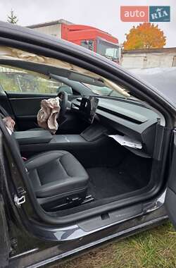 Седан Tesla Model 3 2024 в 