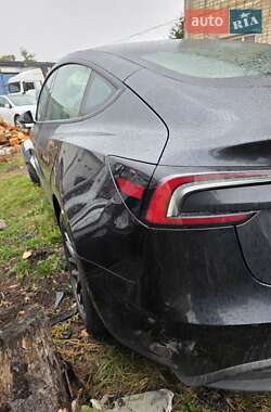 Седан Tesla Model 3 2024 в 