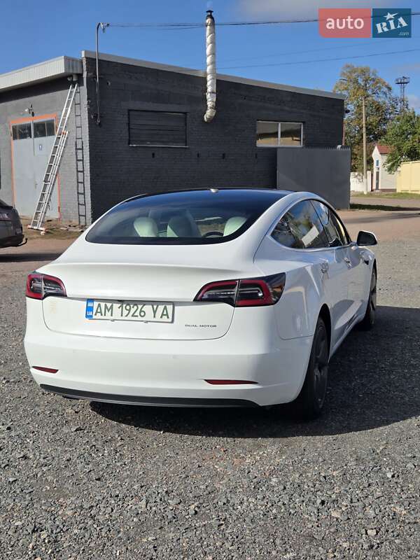 Седан Tesla Model 3 2020 в Коростені