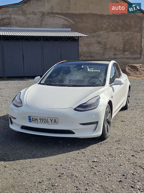 Седан Tesla Model 3 2020 в Коростені