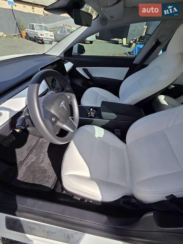 Седан Tesla Model 3 2020 в Коростені