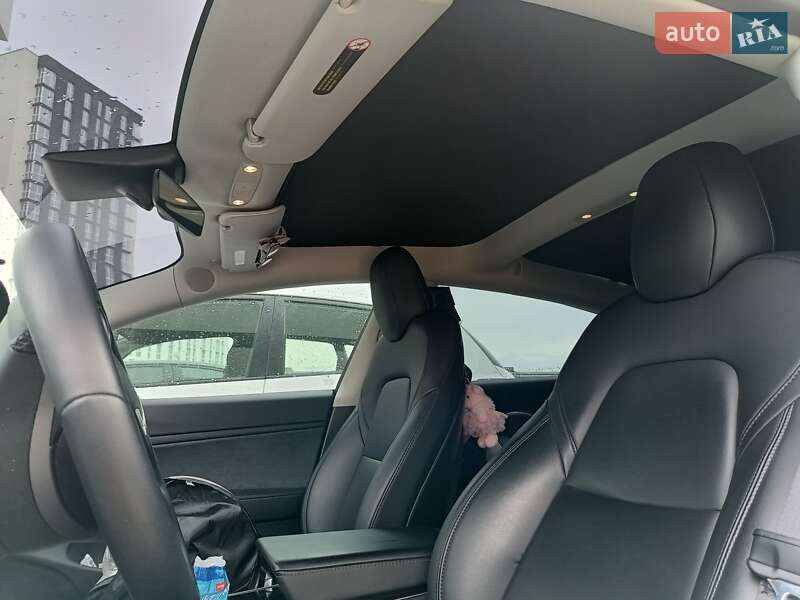 Седан Tesla Model 3 2019 в Львове