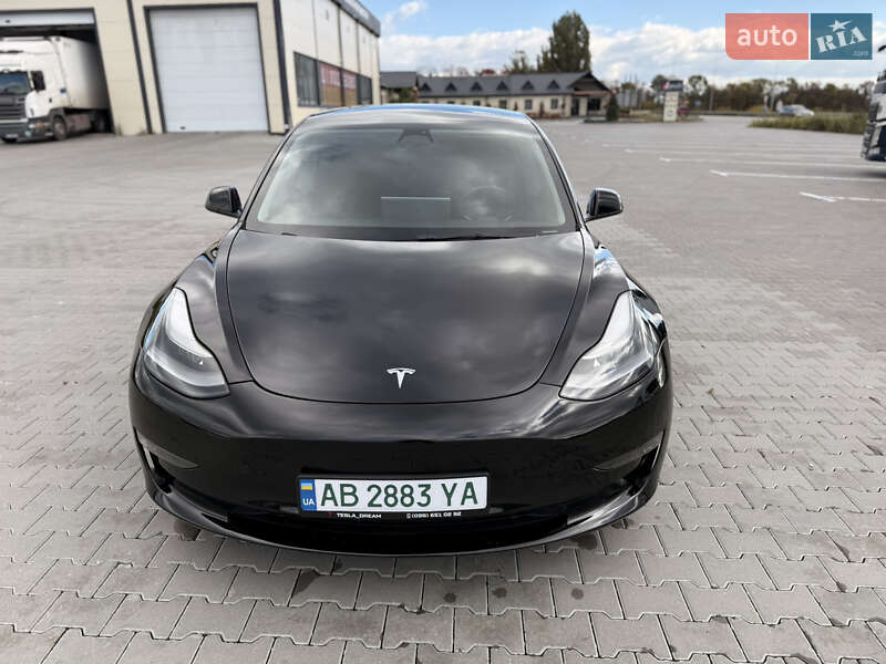 Седан Tesla Model 3 2022 в Виннице