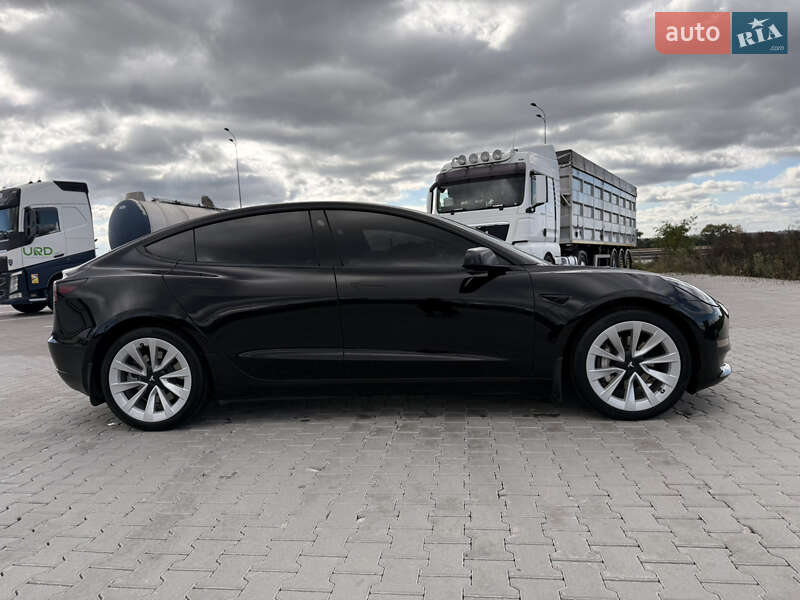 Седан Tesla Model 3 2022 в Виннице