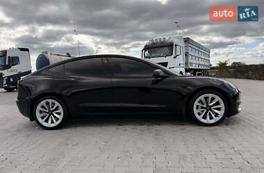 Седан Tesla Model 3 2022 в 