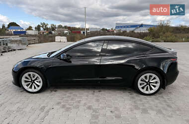 Седан Tesla Model 3 2022 в 