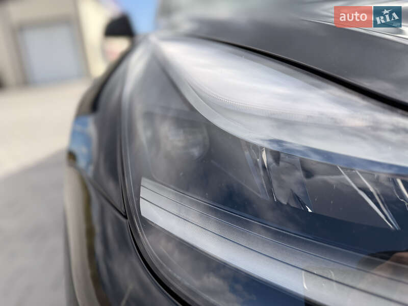 Седан Tesla Model 3 2022 в Виннице