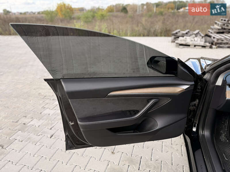 Седан Tesla Model 3 2022 в Виннице