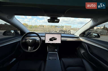 Седан Tesla Model 3 2022 в 
