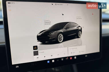 Седан Tesla Model 3 2022 в 