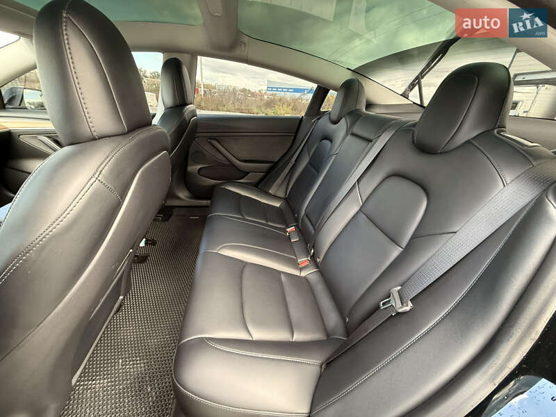Седан Tesla Model 3 2022 в Виннице