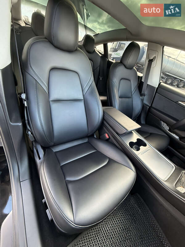 Седан Tesla Model 3 2022 в Виннице