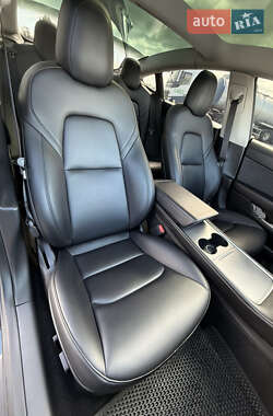 Седан Tesla Model 3 2022 в 
