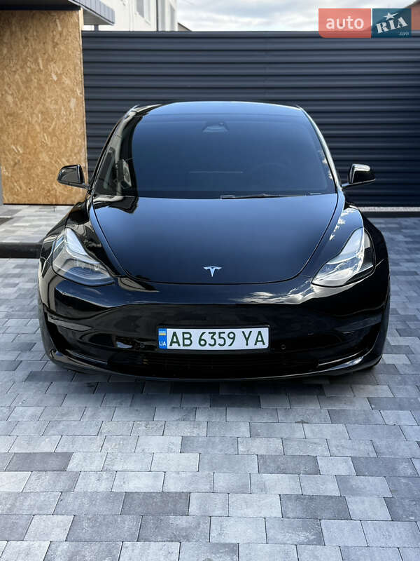 Седан Tesla Model 3 2022 в 