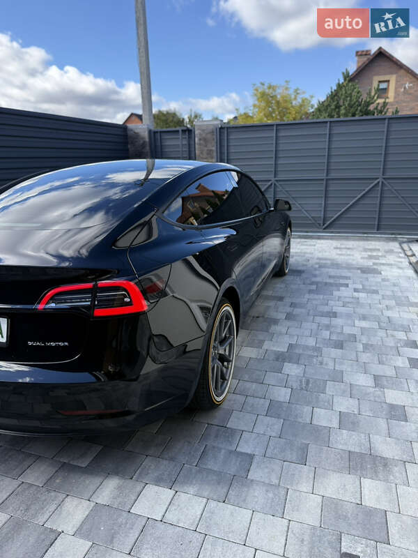 Седан Tesla Model 3 2022 в Вінниці