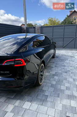 Седан Tesla Model 3 2022 в 