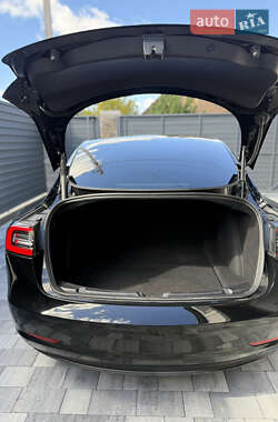 Седан Tesla Model 3 2022 в 