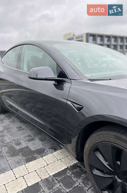 Седан Tesla Model 3 2024 в 