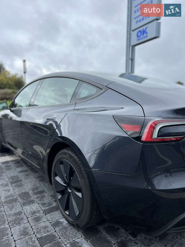 Седан Tesla Model 3 2024 в Львові