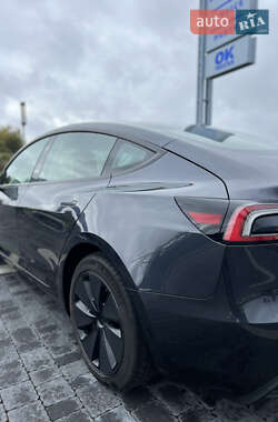 Седан Tesla Model 3 2024 в 