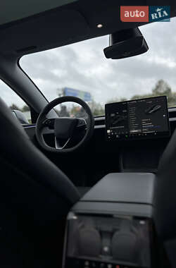 Седан Tesla Model 3 2024 в 