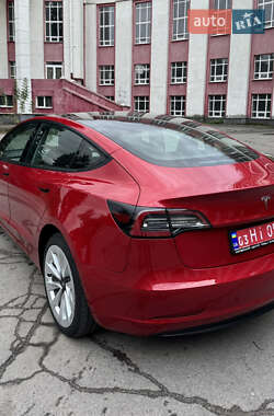 Седан Tesla Model 3 2022 в 